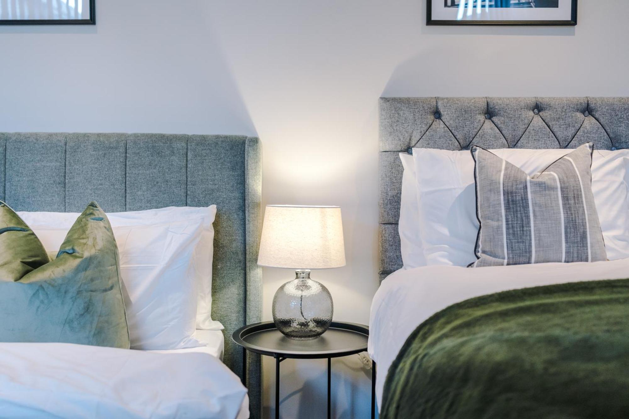Designer Central Home In Leeds Sleeps 5 ภายนอก รูปภาพ